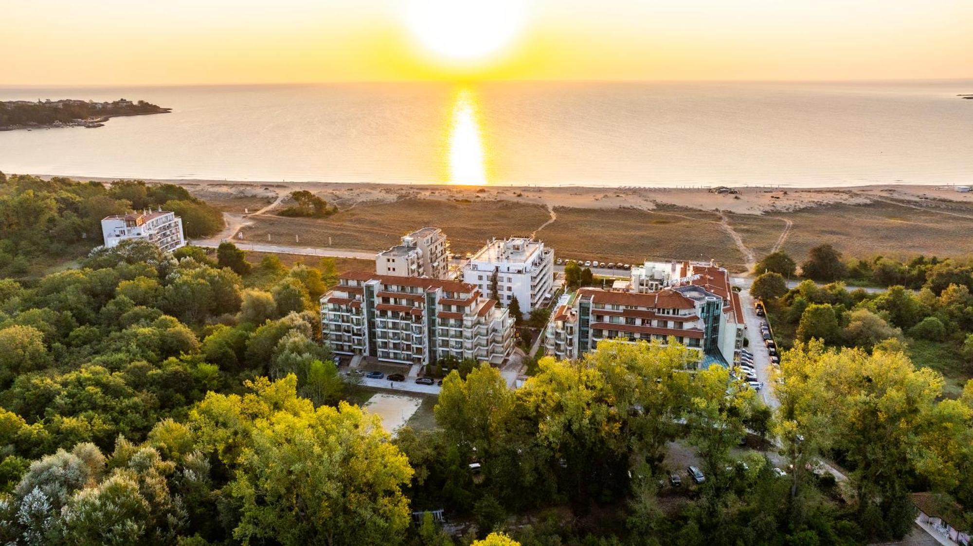 Aparthotel Hotel Prestige City II Primorsko Eksteriør bilde